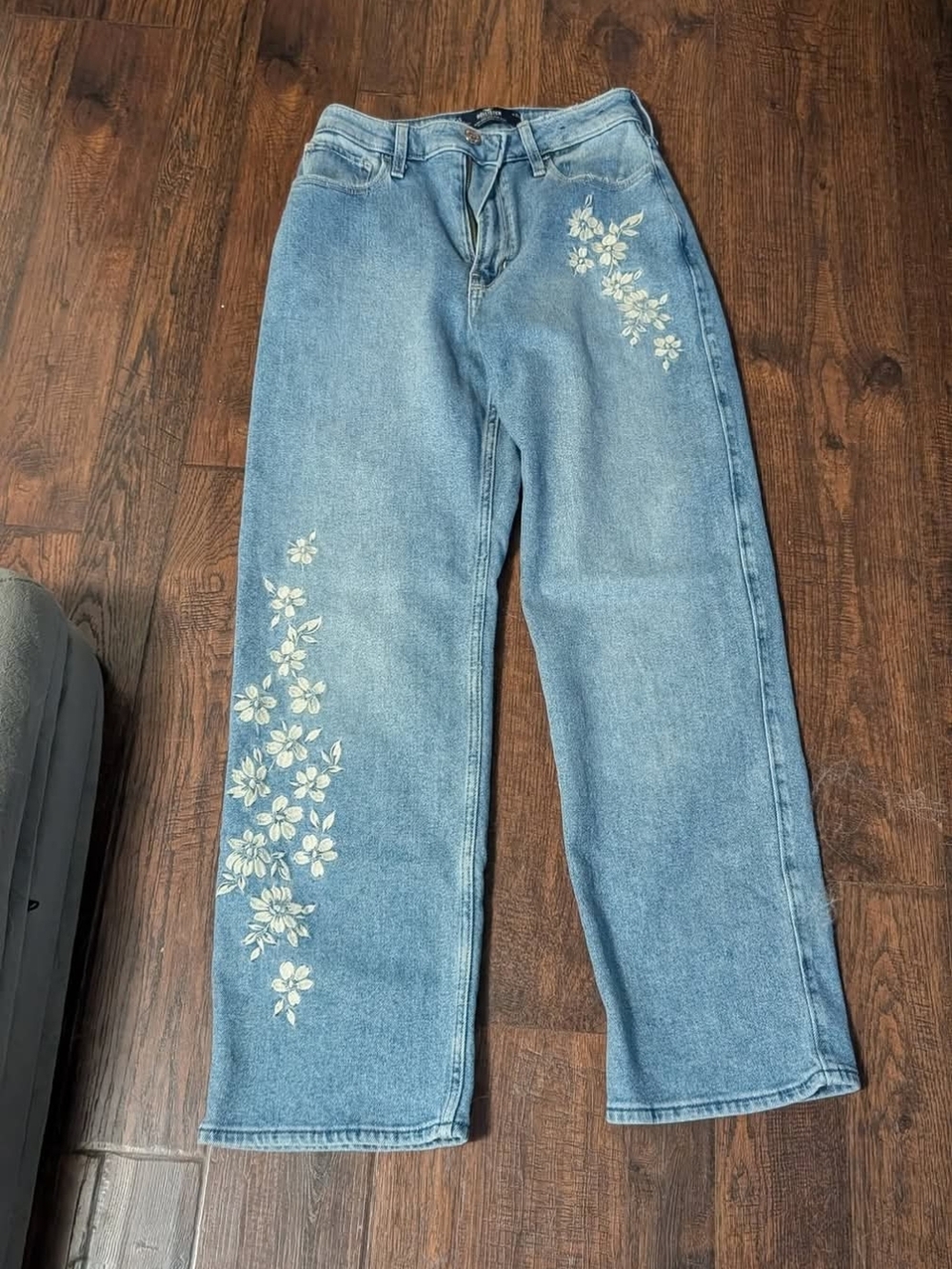 High-Rise Dad Jeans With Embroidery NWOT